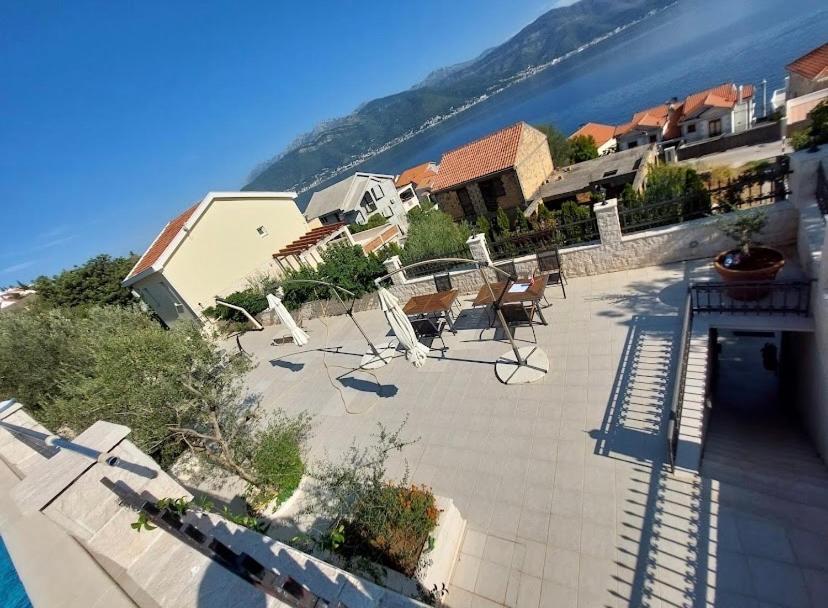 Villa Mare Apartments Tivat Buitenkant foto