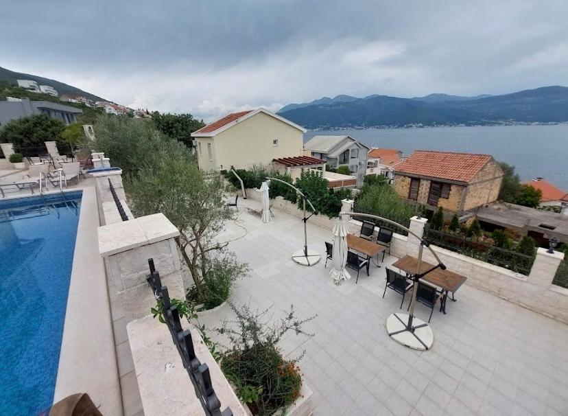 Villa Mare Apartments Tivat Buitenkant foto
