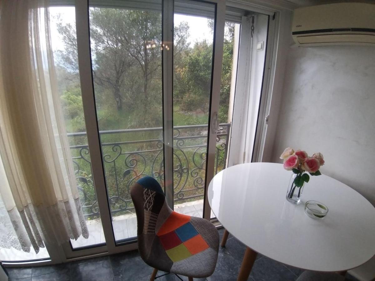 Villa Mare Apartments Tivat Buitenkant foto