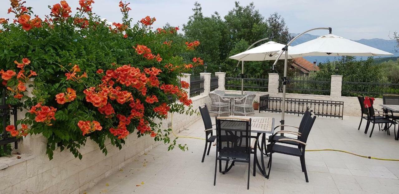 Villa Mare Apartments Tivat Buitenkant foto